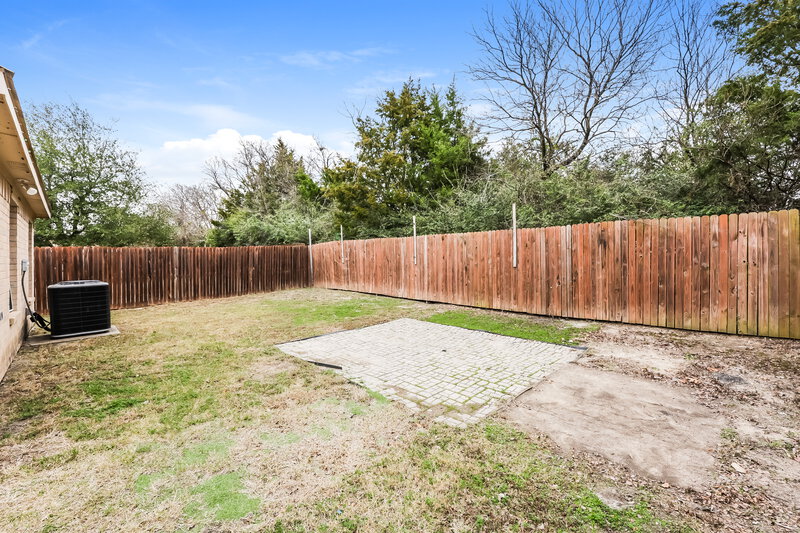 1,935/Mo, 1172 Tomahawk Dr Dallas, TX 75253 Rear View
