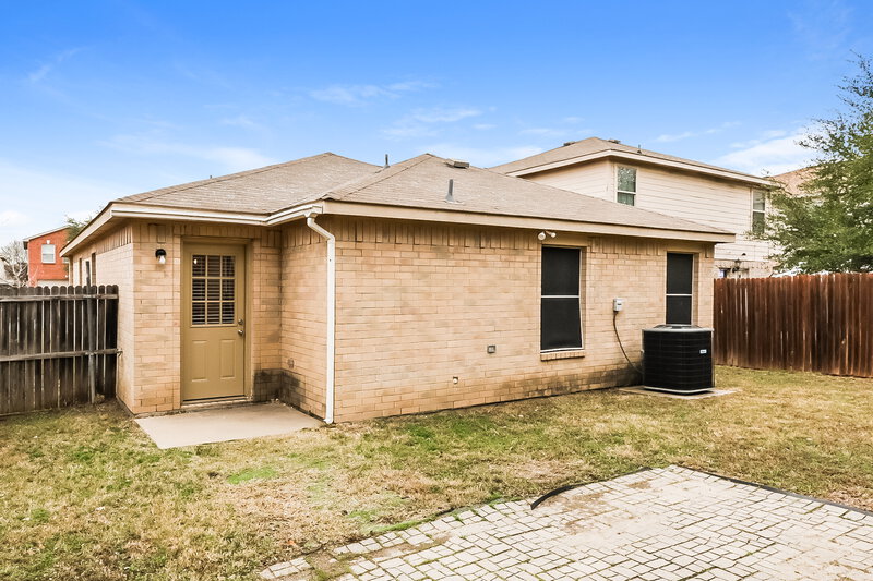 1,935/Mo, 1172 Tomahawk Dr Dallas, TX 75253 Rear View 2