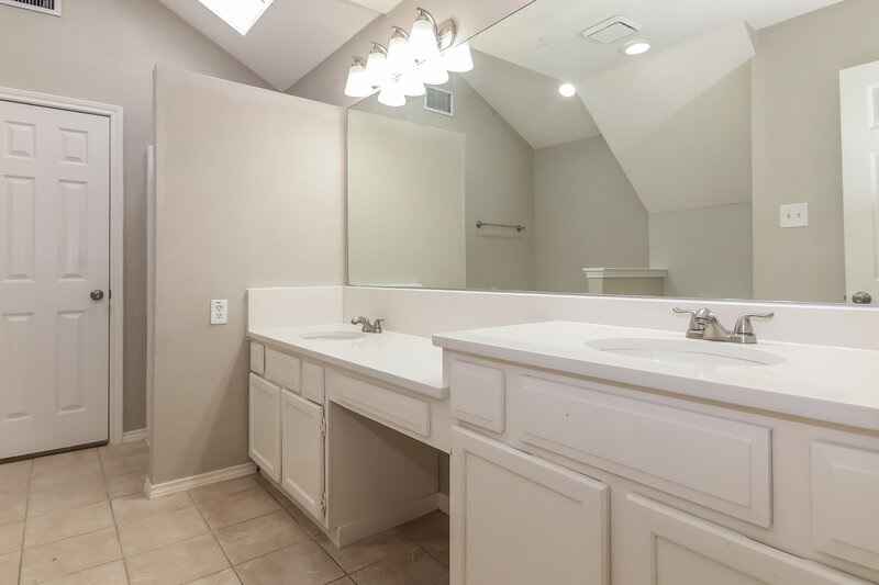 2,065/Mo, 1418 Post Oak Dr Rowlett, TX 75089 Main Bathroom View