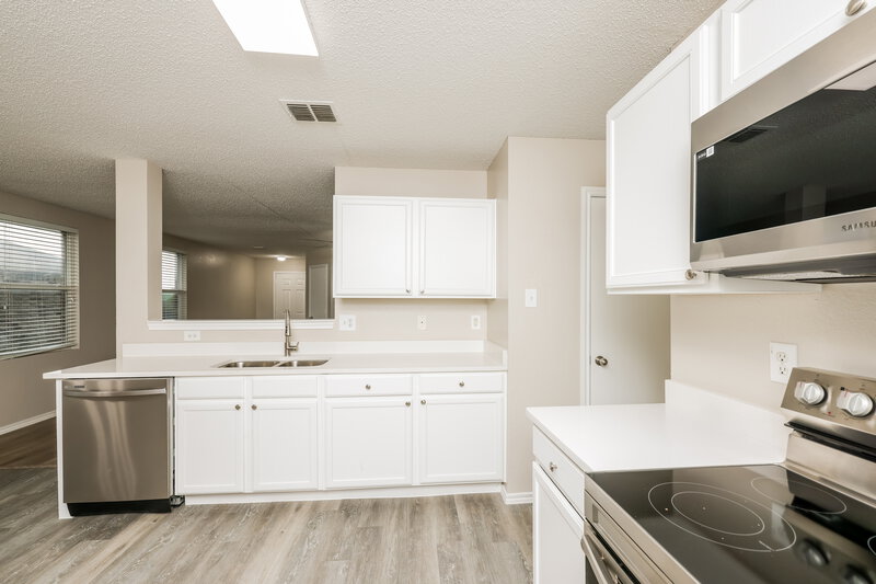 1,775/Mo, 3054 Limestone Hill Ln Rockwall, TX 75032 Kitchen View 2