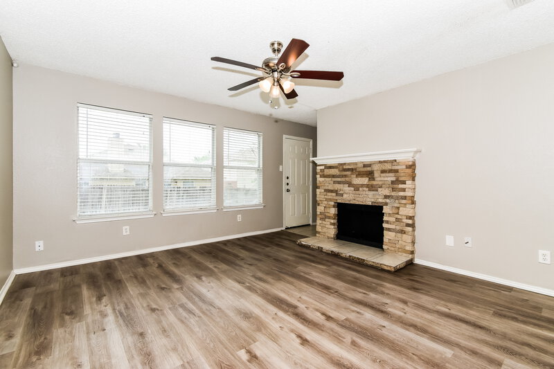 1,890/Mo, 1112 Alexandria Dr Forney, TX 75126 Living Room View