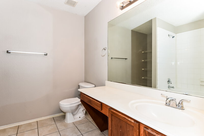 1,890/Mo, 1112 Alexandria Dr Forney, TX 75126 Main Bathroom View 2