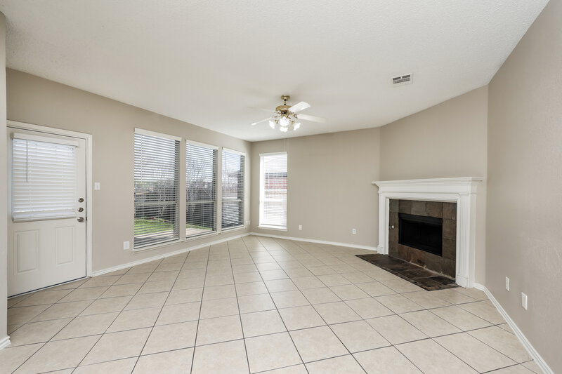 2,545/Mo, 822 Orian Dr Mesquite, TX 75181 Living Room View