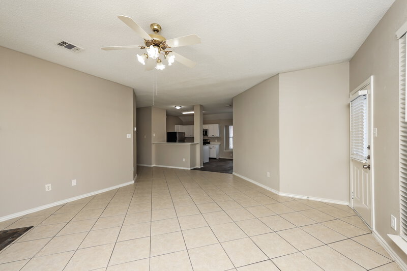 2,545/Mo, 822 Orian Dr Mesquite, TX 75181 Living Room View 2
