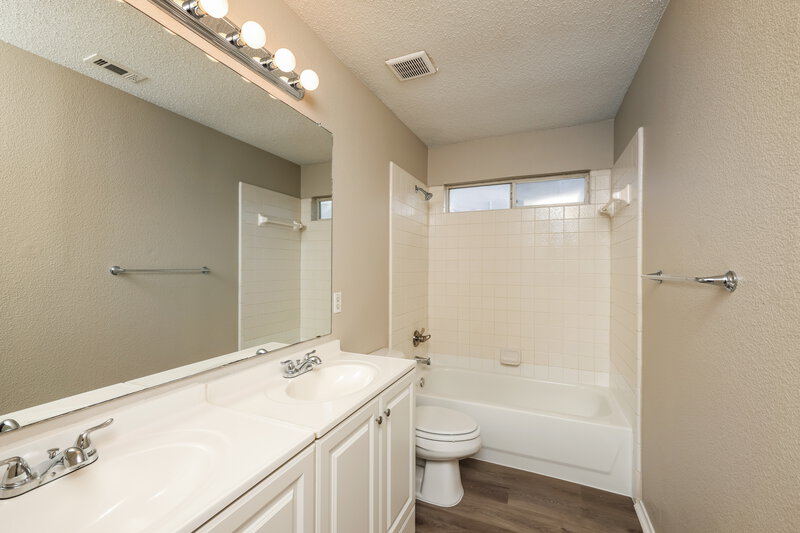 2,545/Mo, 822 Orian Dr Mesquite, TX 75181 Bathroom View
