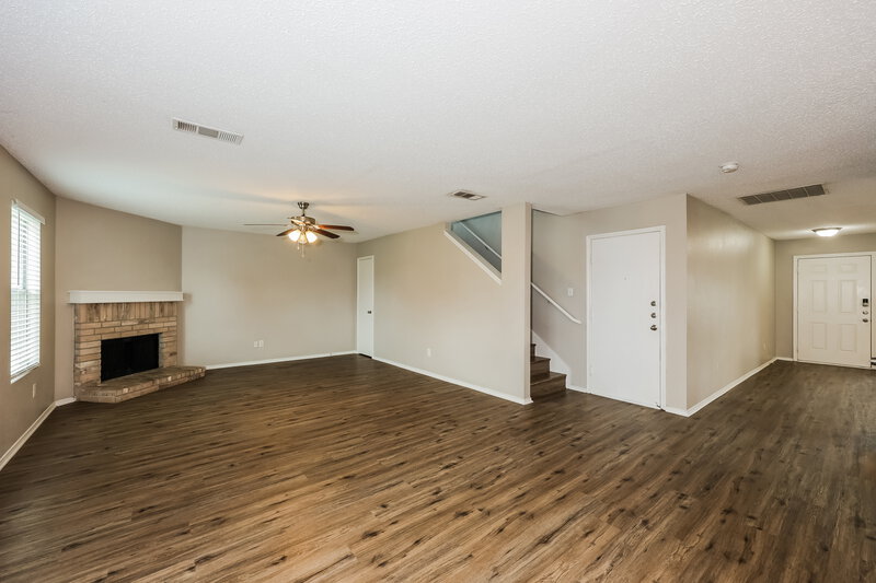 2,490/Mo, 944 Dunkirk Ln Arlington, TX 76017 Living Room View 2