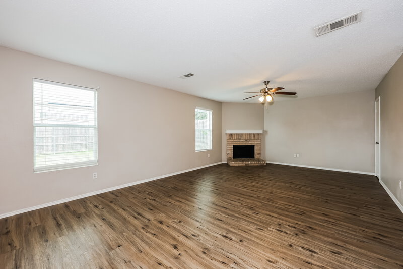 2,490/Mo, 944 Dunkirk Ln Arlington, TX 76017 Living Room View 3