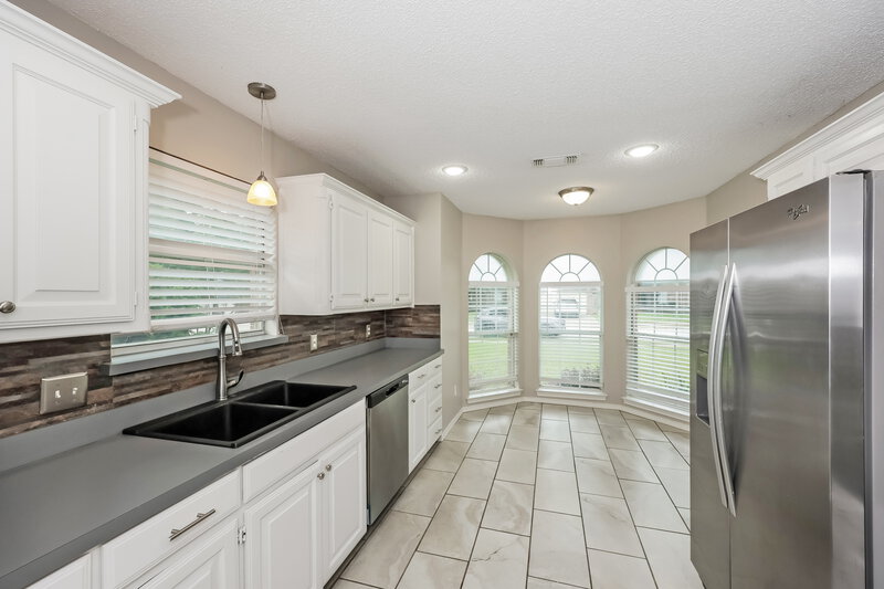 2,100/Mo, 1120 Highcrest Dr Burleson, TX 76028 Kitchen View 2