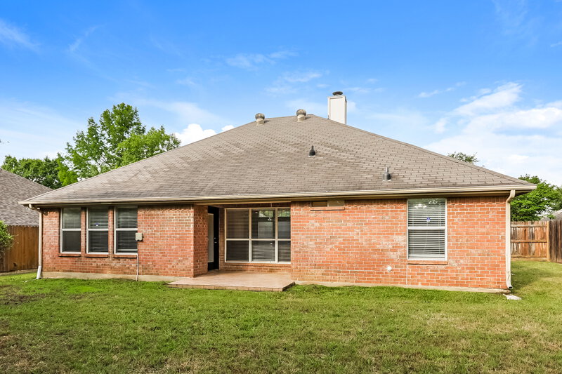 2,100/Mo, 1120 Highcrest Dr Burleson, TX 76028 Rear View