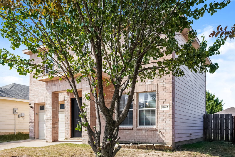 1,805/Mo, 7049 Wax Berry Dr Dallas, TX 75249 Front View