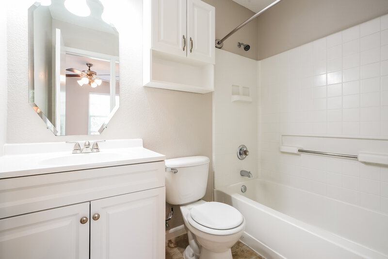 1,805/Mo, 7049 Wax Berry Dr Dallas, TX 75249 Main Bathroom View