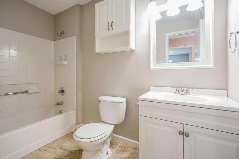 1,805/Mo, 7049 Wax Berry Dr Dallas, TX 75249 Bathroom View