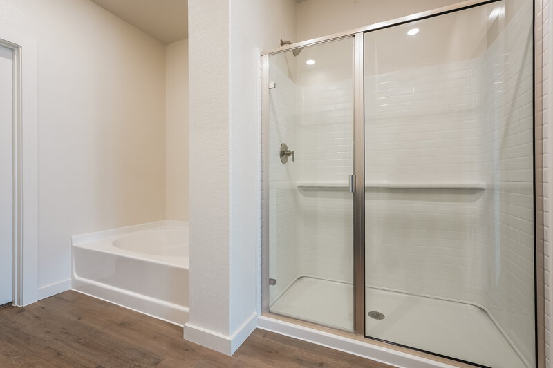 2,519/Mo, 1533 Woodwinds Dr Fort Worth, TX 76140 Main Bathroom View 2