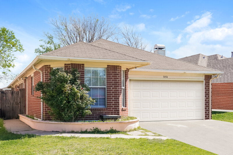1,900/Mo, 3054 Rustlewind Ln Grand Prairie, TX 75052 External View
