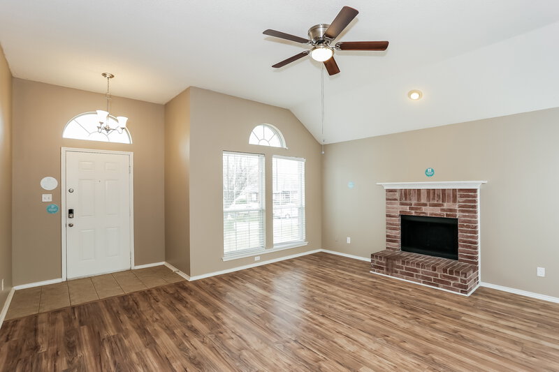 1,995/Mo, 1322 Riverview Ln Seagoville, TX 75159 Living Room View