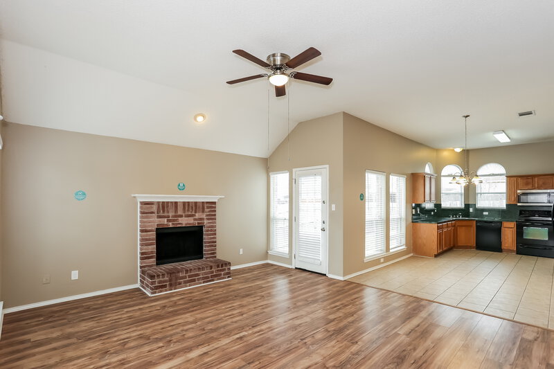1,995/Mo, 1322 Riverview Ln Seagoville, TX 75159 Living Room View 2