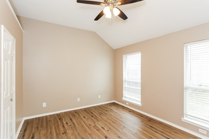 1,995/Mo, 1322 Riverview Ln Seagoville, TX 75159 Main Bedroom View