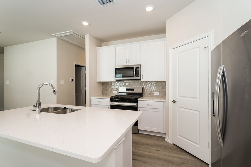 1,770/Mo, 831 Wisteria Ln Lavon, TX 75166 Kitchen View 2