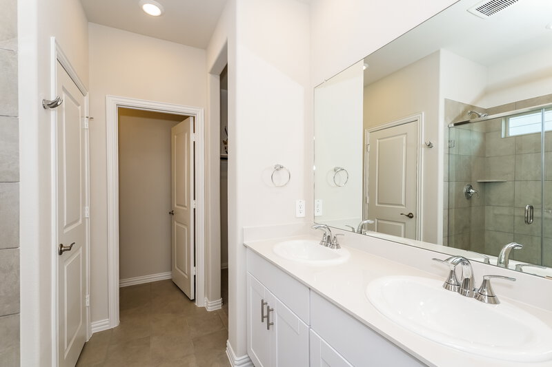 1,770/Mo, 831 Wisteria Ln Lavon, TX 75166 Main Bathroom View