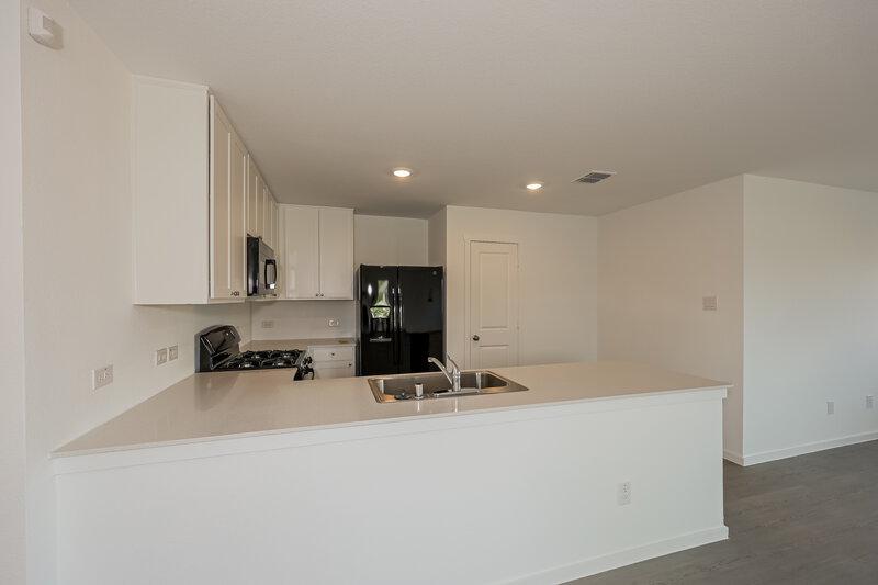 2,405/Mo, 101 Wren Way Balch Springs, TX 75181 Kitchen View 3