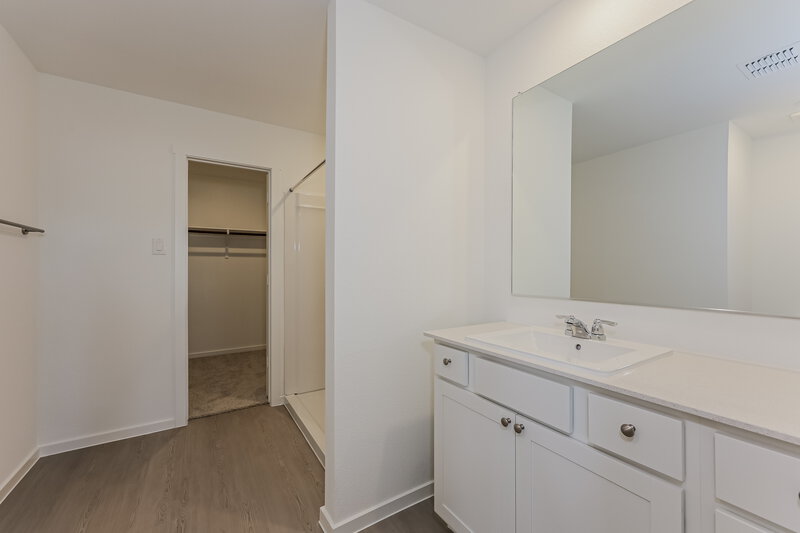 2,405/Mo, 101 Wren Way Balch Springs, TX 75181 Main Bathroom View
