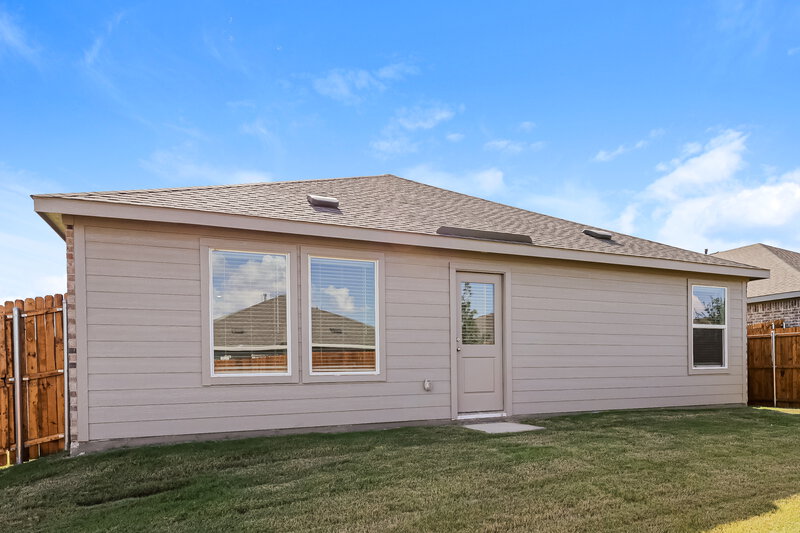 2,405/Mo, 101 Wren Way Balch Springs, TX 75181 Rear View 2