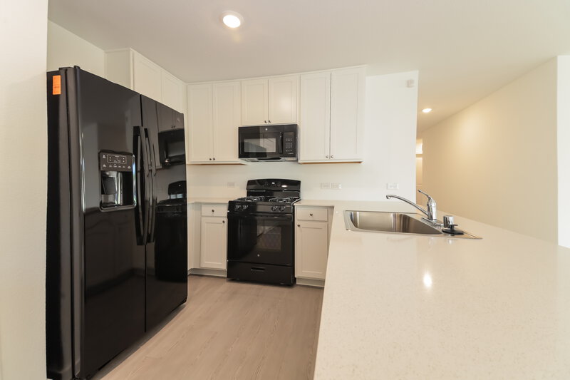 2,850/Mo, 140 Glenwood Dr Balch Springs, TX 75181 Kitchen View 2