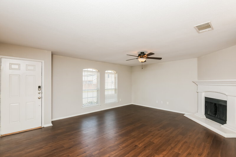 1,880/Mo, 744 Bur Oak Dr Burleson, TX 76028 Living Room View