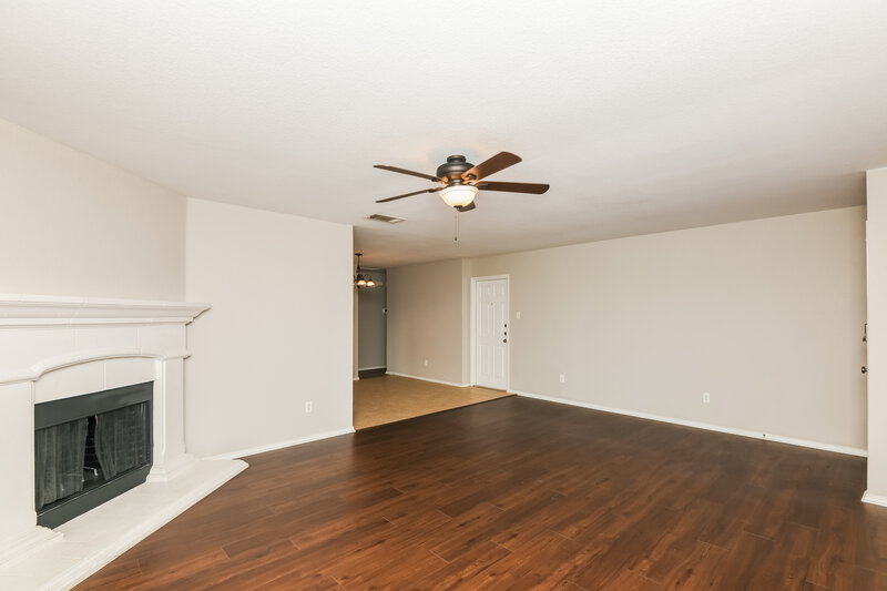 1,880/Mo, 744 Bur Oak Dr Burleson, TX 76028 Living Room View 3