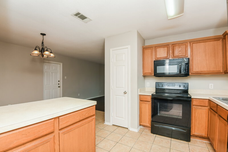 1,880/Mo, 744 Bur Oak Dr Burleson, TX 76028 Kitchen View 2