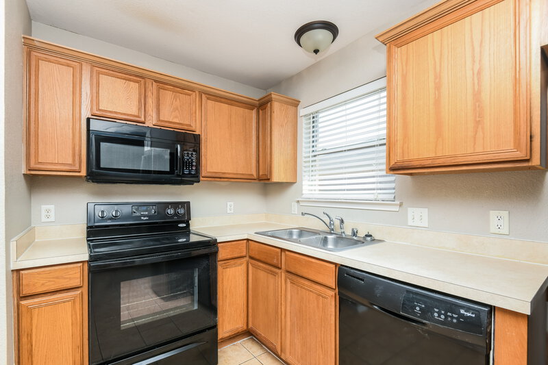 1,880/Mo, 744 Bur Oak Dr Burleson, TX 76028 Kitchen View 3