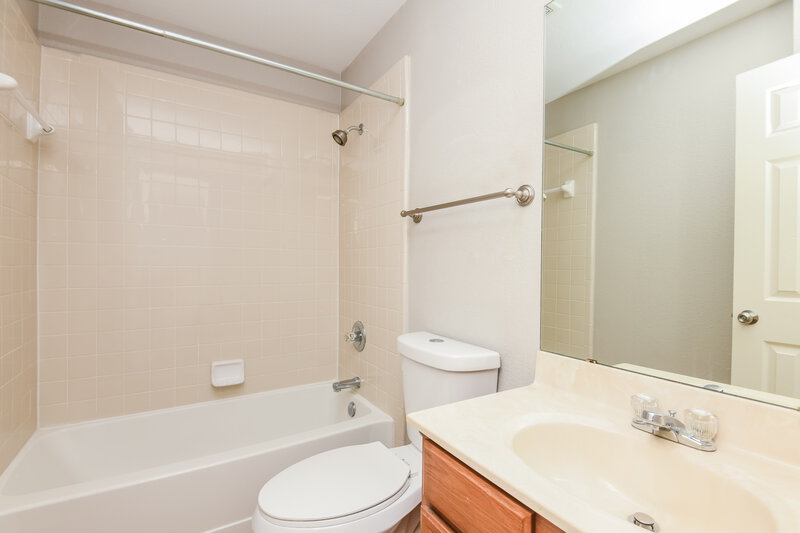 1,880/Mo, 744 Bur Oak Dr Burleson, TX 76028 Bathroom View