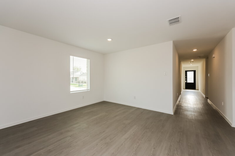 2,150/Mo, 100 Wild Rose Dr Balch Springs, TX 75181 Living Room View