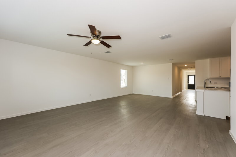 2,150/Mo, 100 Wild Rose Dr Balch Springs, TX 75181 Living Room View 2