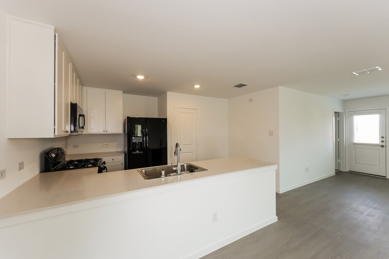 2,150/Mo, 100 Wild Rose Dr Balch Springs, TX 75181 Kitchen View 2