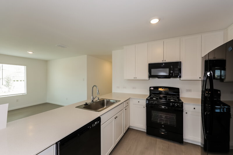 2,150/Mo, 100 Wild Rose Dr Balch Springs, TX 75181 Kitchen View 3