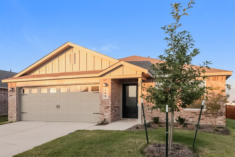 2,010/Mo, 100 Wren Way Balch Springs, TX 75181 Front View