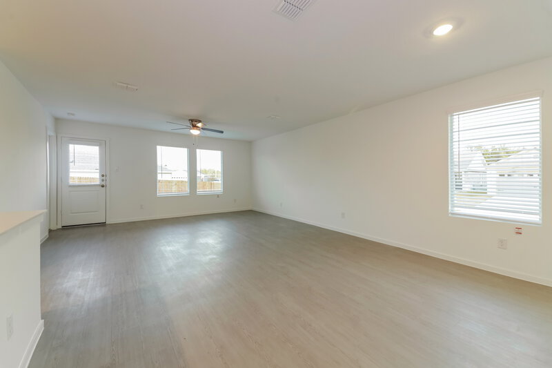 2,010/Mo, 100 Wren Way Balch Springs, TX 75181 Living Room View