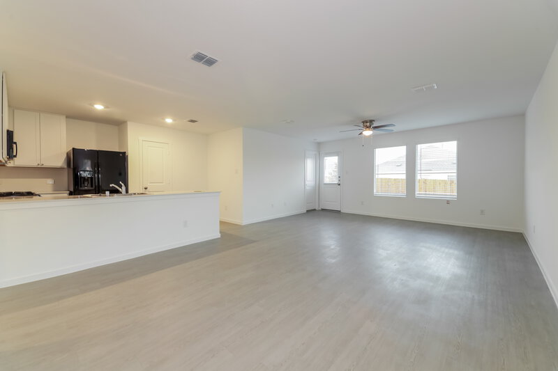 2,010/Mo, 100 Wren Way Balch Springs, TX 75181 Living Room View 2