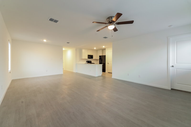 2,010/Mo, 100 Wren Way Balch Springs, TX 75181 Living Room View 3