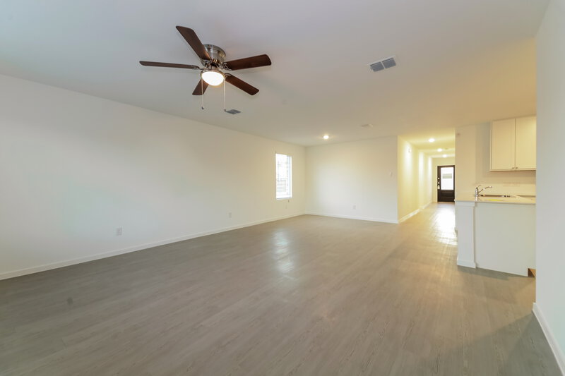 2,010/Mo, 100 Wren Way Balch Springs, TX 75181 Living Room View 4