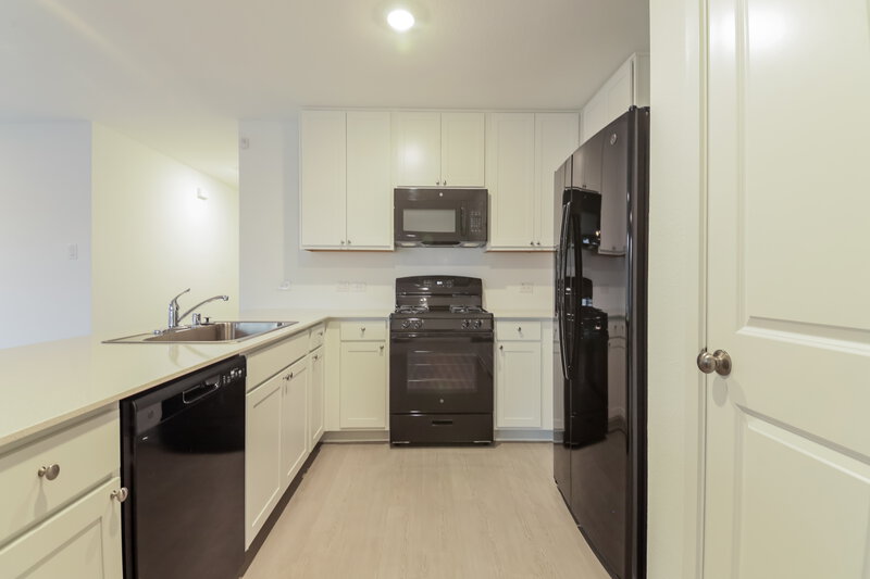 2,010/Mo, 100 Wren Way Balch Springs, TX 75181 Kitchen View