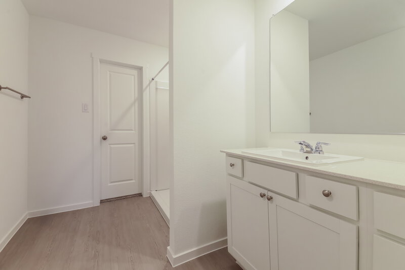 2,010/Mo, 100 Wren Way Balch Springs, TX 75181 Main Bathroom View