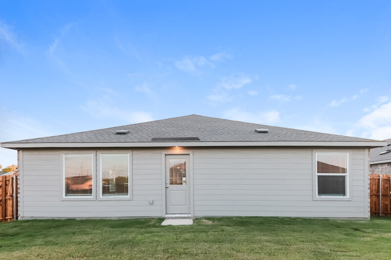 2,010/Mo, 100 Wren Way Balch Springs, TX 75181 Rear View