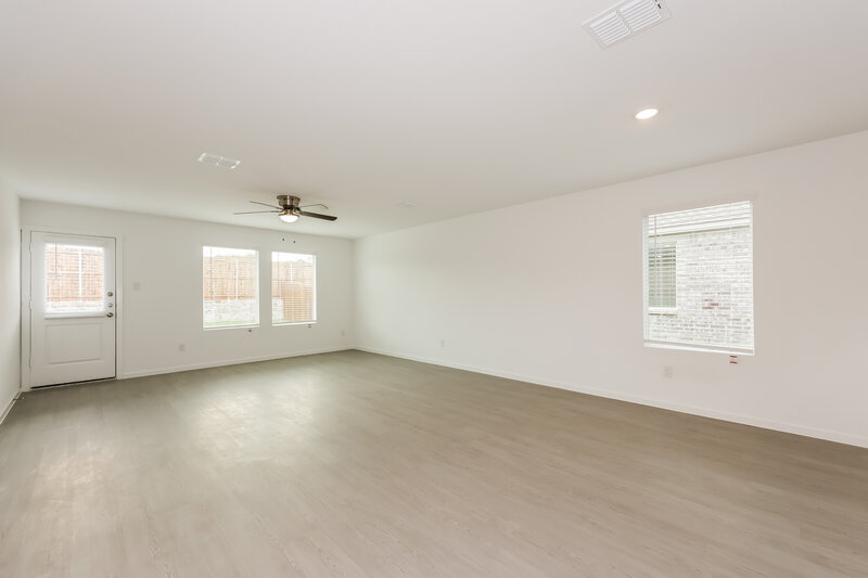 1,940/Mo, 101 Wild Rose Dr Balch Springs, TX 75181 Living Room View