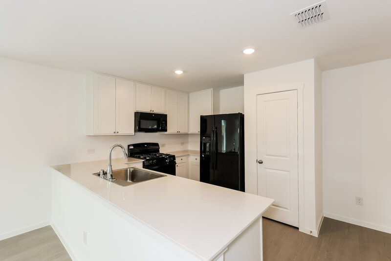 1,940/Mo, 101 Wild Rose Dr Balch Springs, TX 75181 Kitchen View