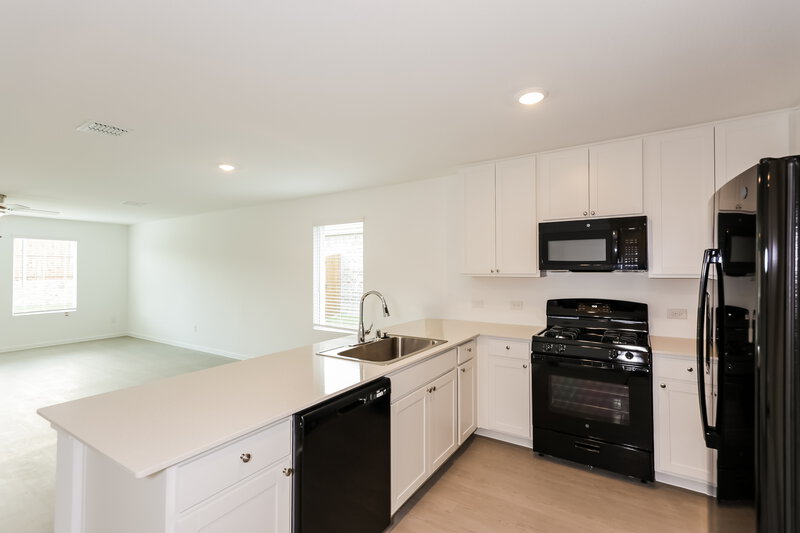 1,940/Mo, 101 Wild Rose Dr Balch Springs, TX 75181 Kitchen View 2