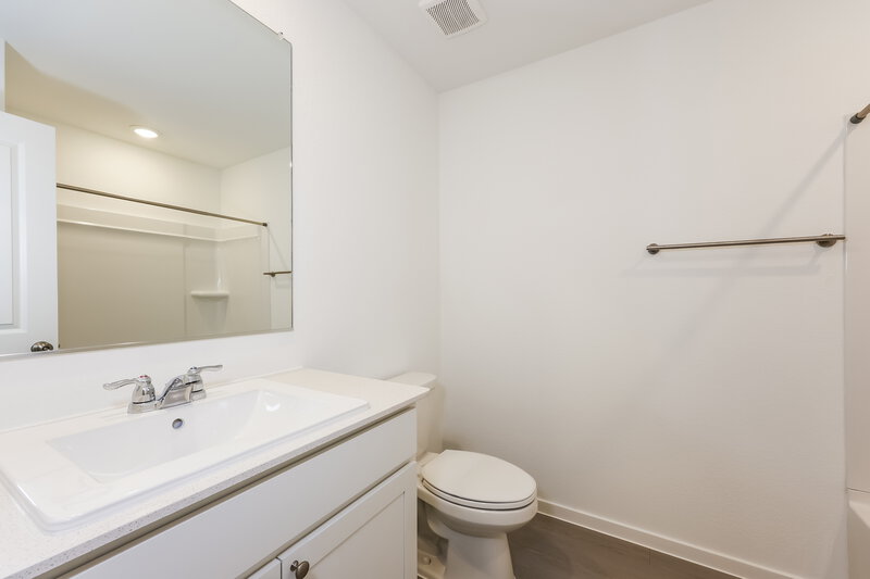 1,940/Mo, 101 Wild Rose Dr Balch Springs, TX 75181 Bathroom View