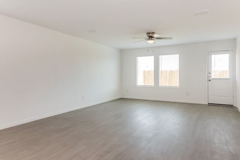 1,865/Mo, 102 Wild Rose Dr Balch Springs, TX 75181 Living Room View