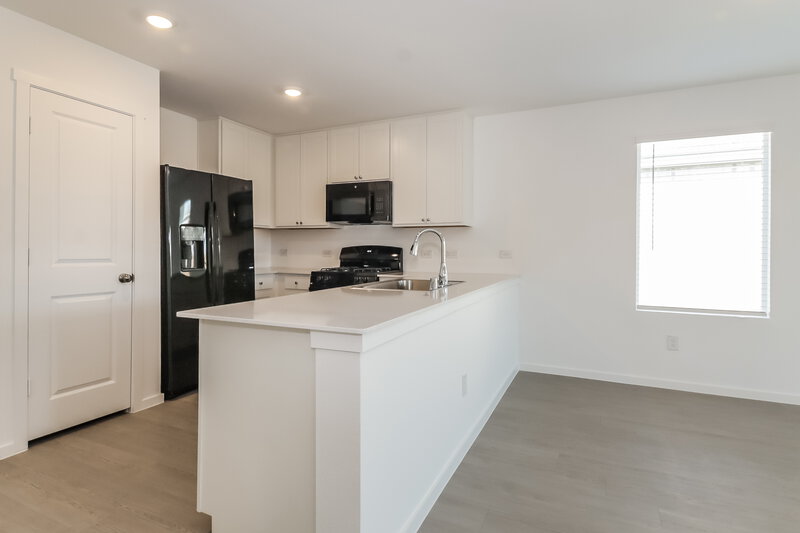 1,865/Mo, 102 Wild Rose Dr Balch Springs, TX 75181 Kitchen View